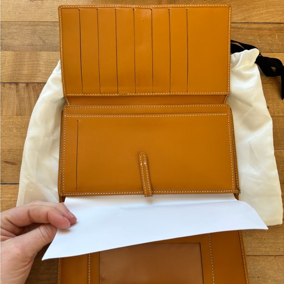 Gucci Tan and Brown Monogram Wallet - Picture 9 of 13